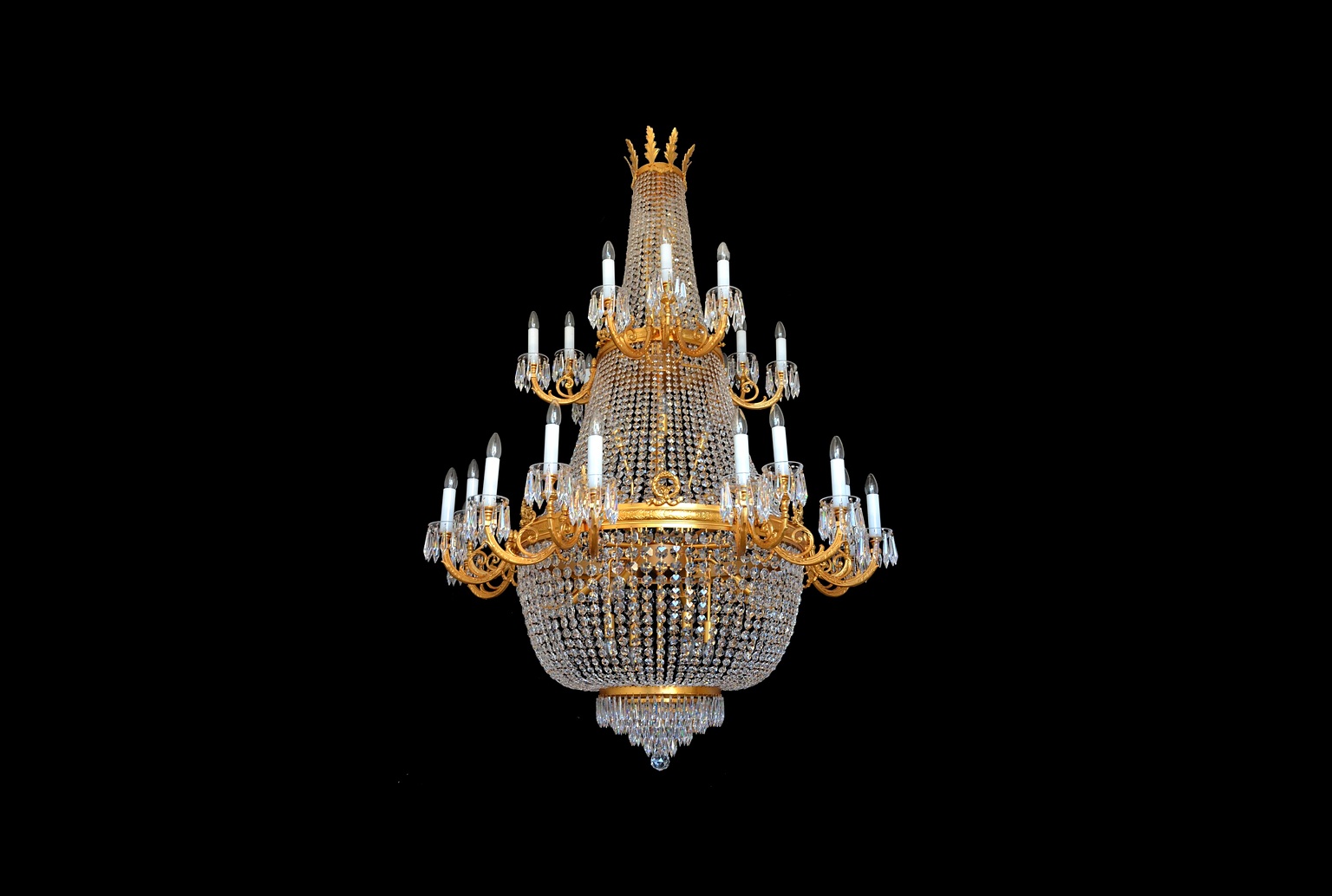 Royalty 37 — Chandelier